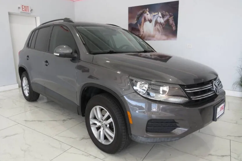 2016 Volkswagen Tiguan S photo 1