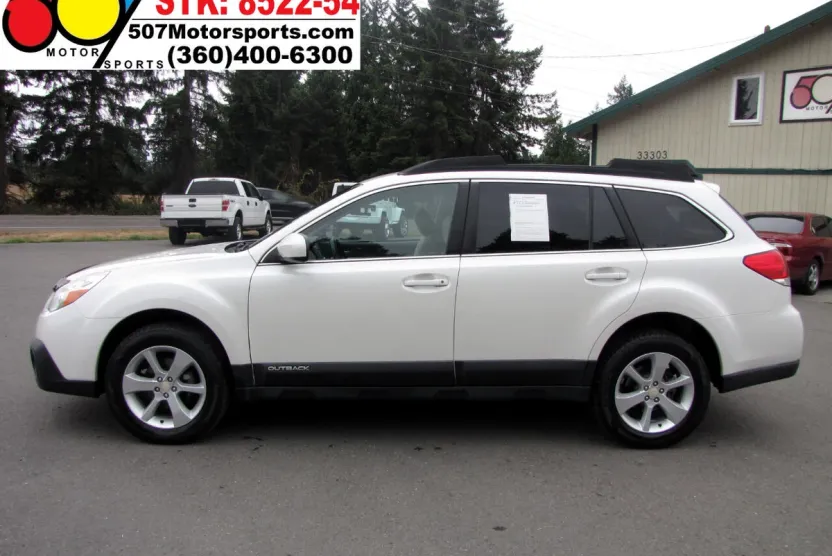 2013 Subaru Outback 2.5i Premium photo 1