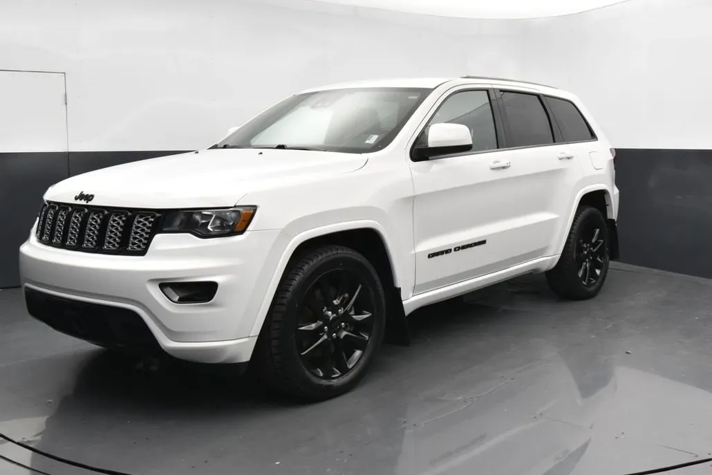 2021 Jeep Grand Cherokee Laredo photo 1