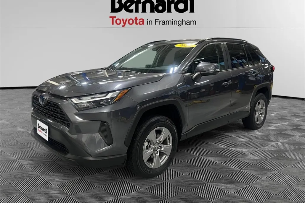 2024 Toyota RAV4 Hybrid XLE photo 1