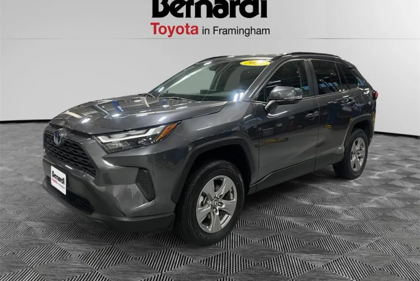 2024 Toyota RAV4 Hybrid XLE photo 1