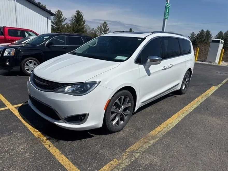 2017 Chrysler Pacifica Limited photo 1