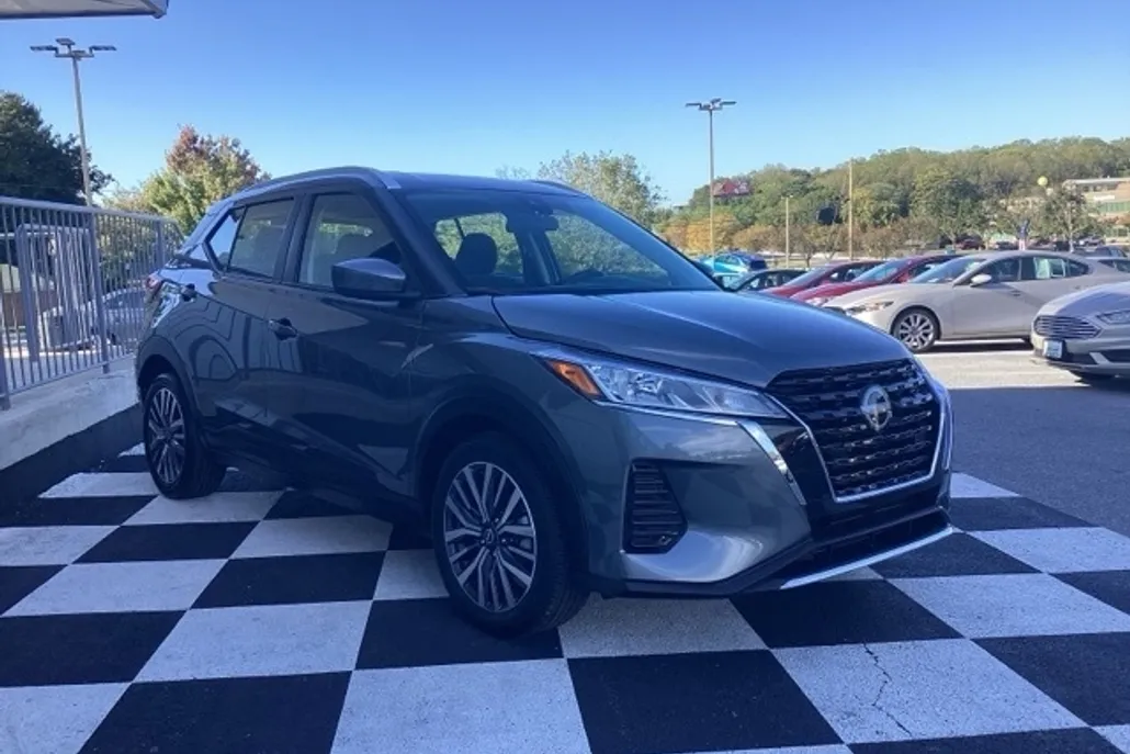 2024 Nissan Kicks SV photo 1