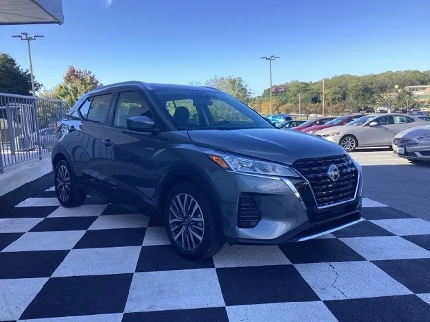 2024 Nissan Kicks SV photo 1