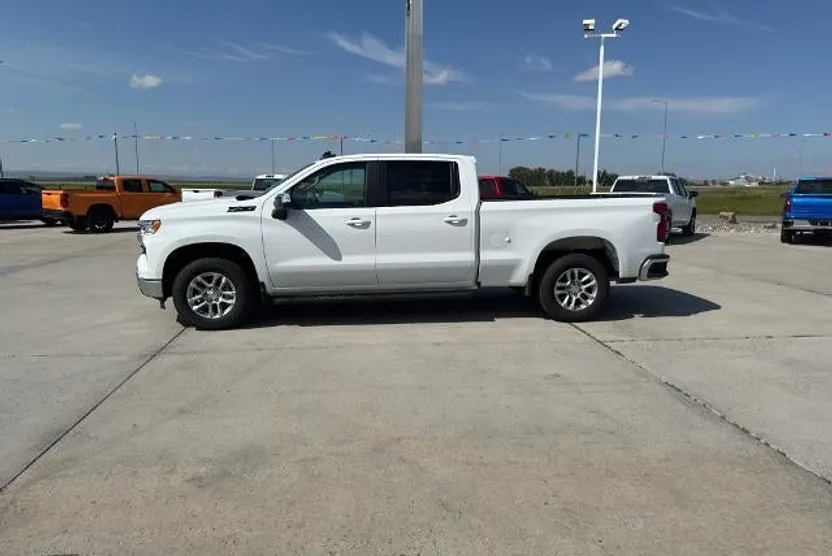 2024 Chevrolet Silverado 1500 LT photo 1