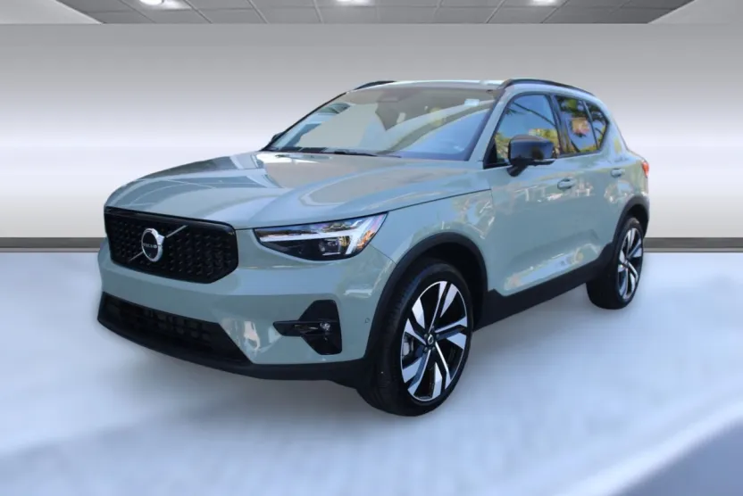 2024 Volvo XC40 Ultimate photo 1