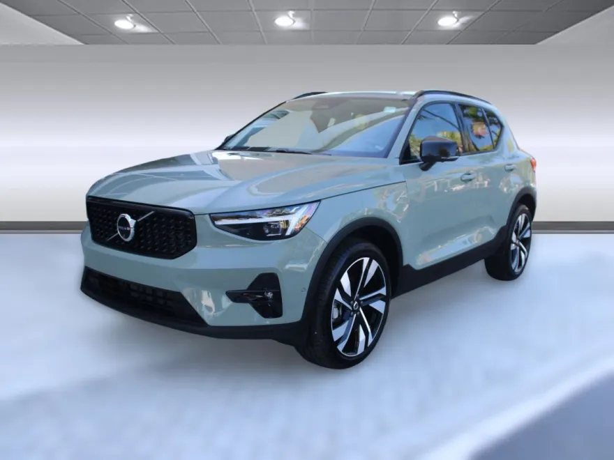 2024 Volvo XC40 Ultimate photo 1
