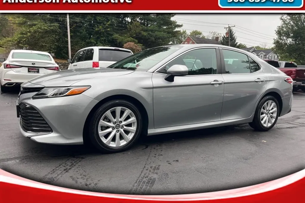 2019 Toyota Camry SE XLE photo 1