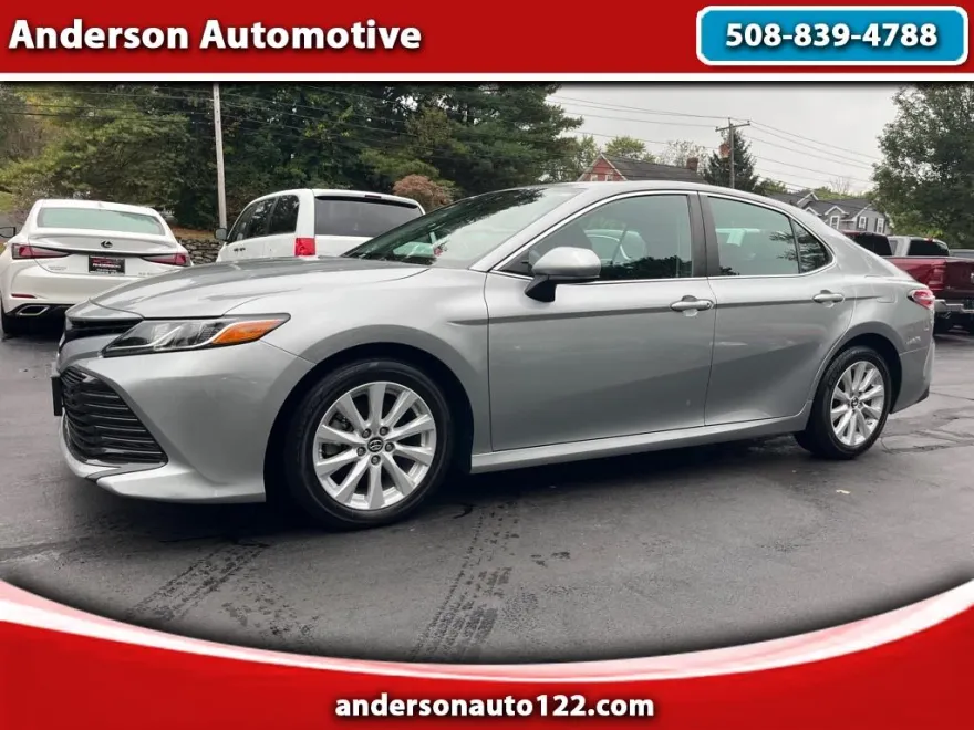 2019 Toyota Camry SE XLE photo 1