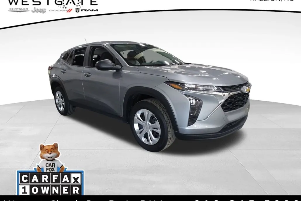 2024 Chevrolet Trax LS photo 1