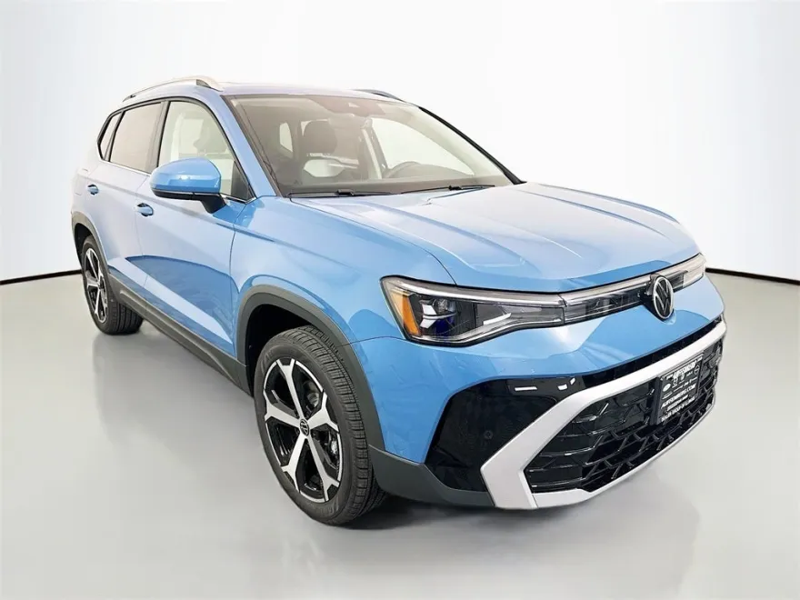 2025 Volkswagen Taos SEL photo 1