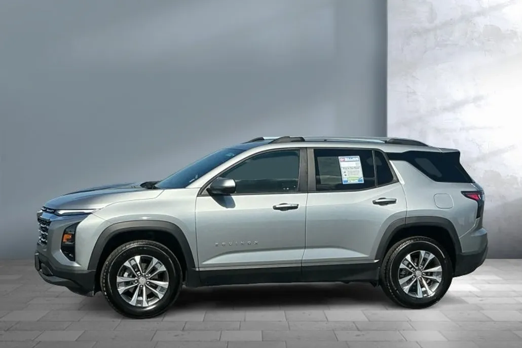 2025 Chevrolet Equinox LT photo 1