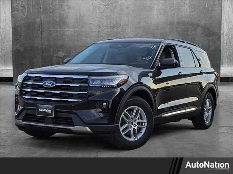 2025 Ford Explorer photo 1