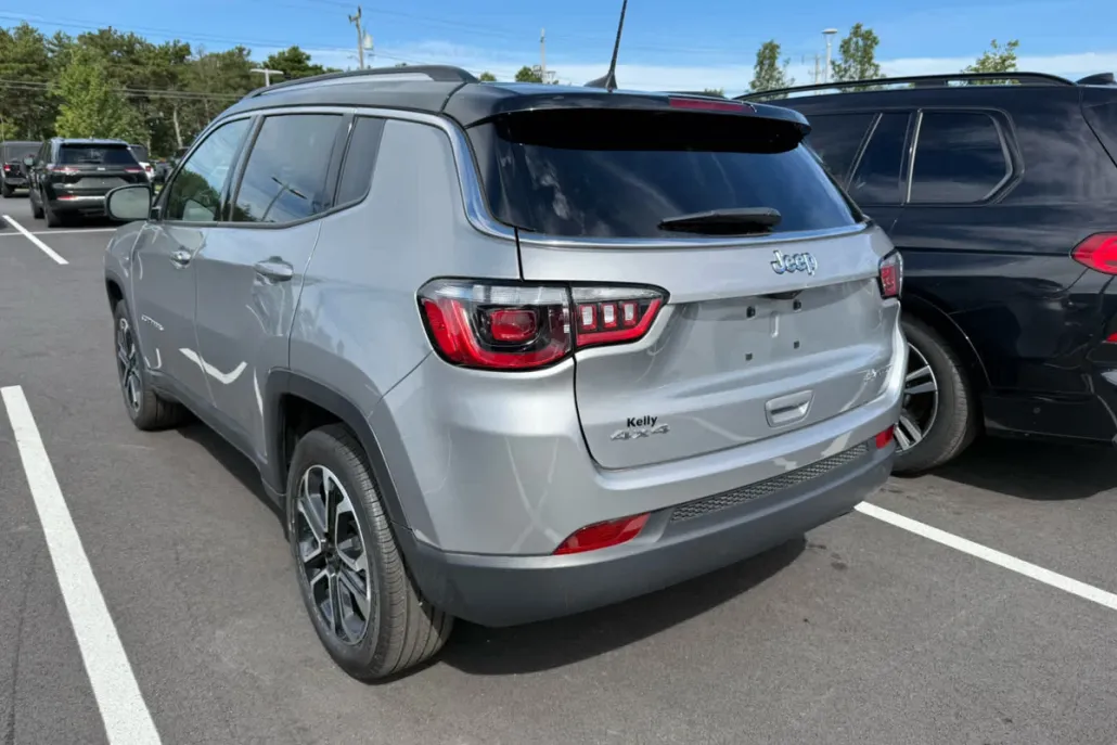 2022 Jeep Compass Limited photo 1