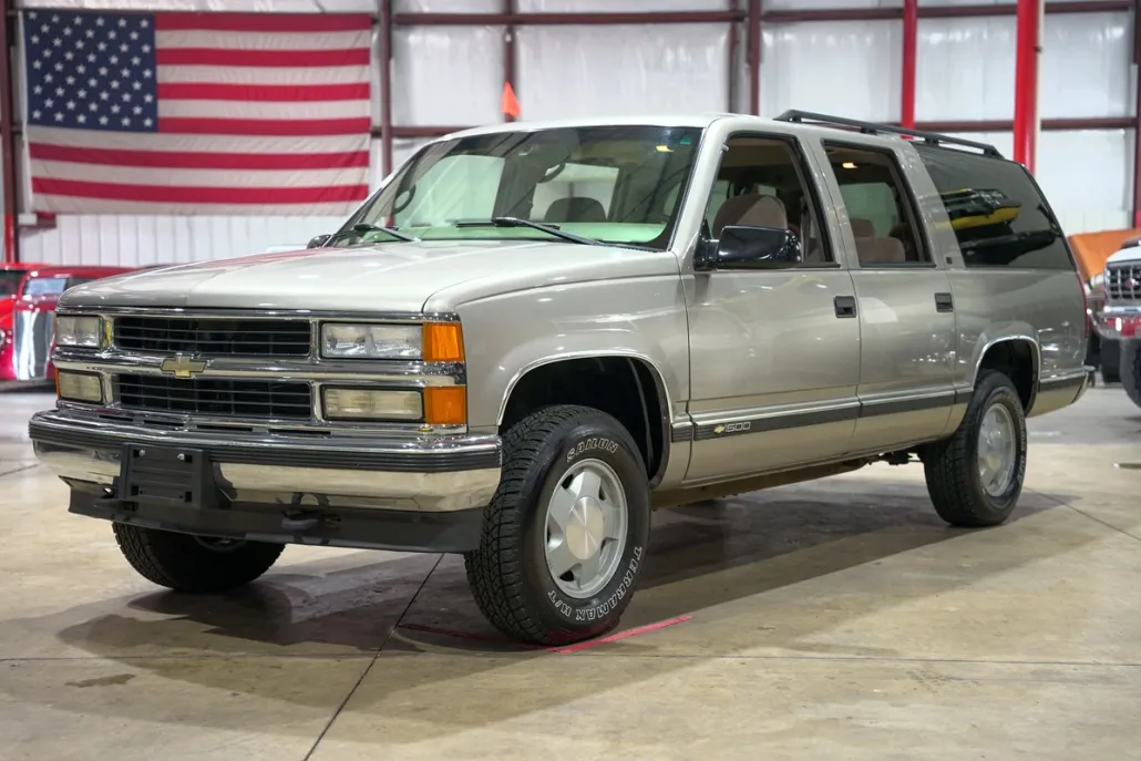 1999 Chevrolet Suburban LS photo 1