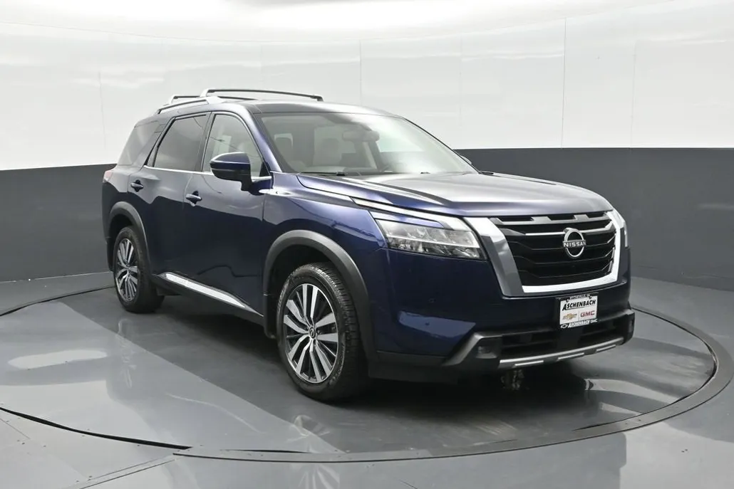 2022 Nissan Pathfinder Platinum photo 1