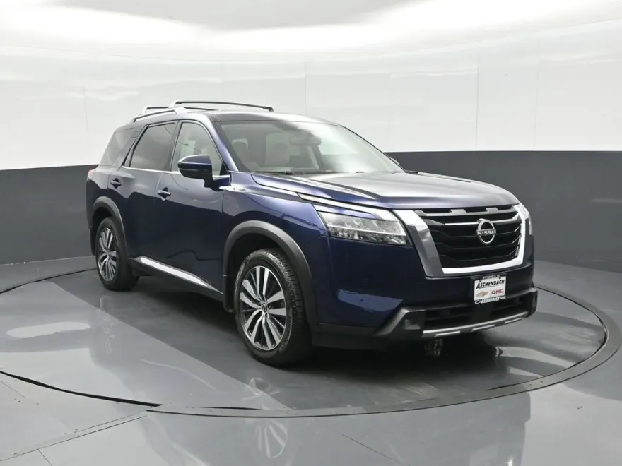 2022 Nissan Pathfinder Platinum photo 1