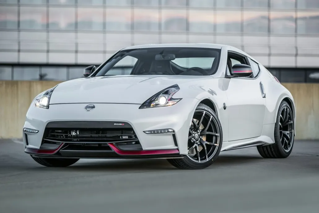 2019 Nissan 370Z Nismo photo 1