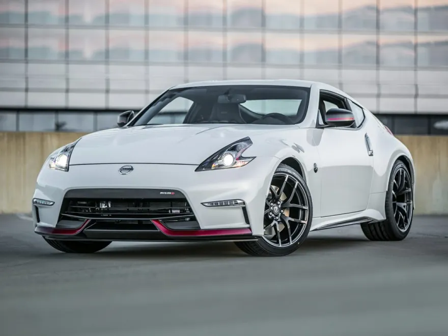 2019 Nissan 370Z Nismo photo 1