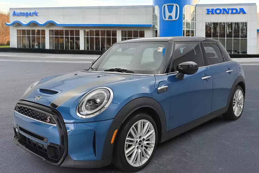 2022 Mini Cooper 4 Door Hardtop S photo 1
