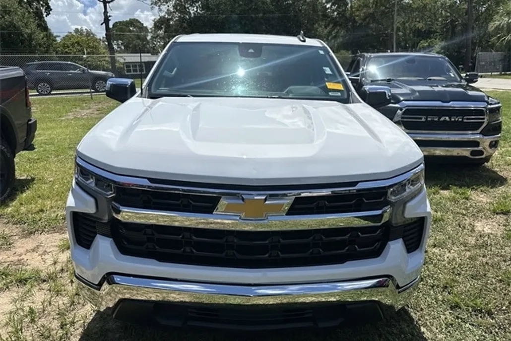 2023 Chevrolet Silverado 1500 LT photo 1