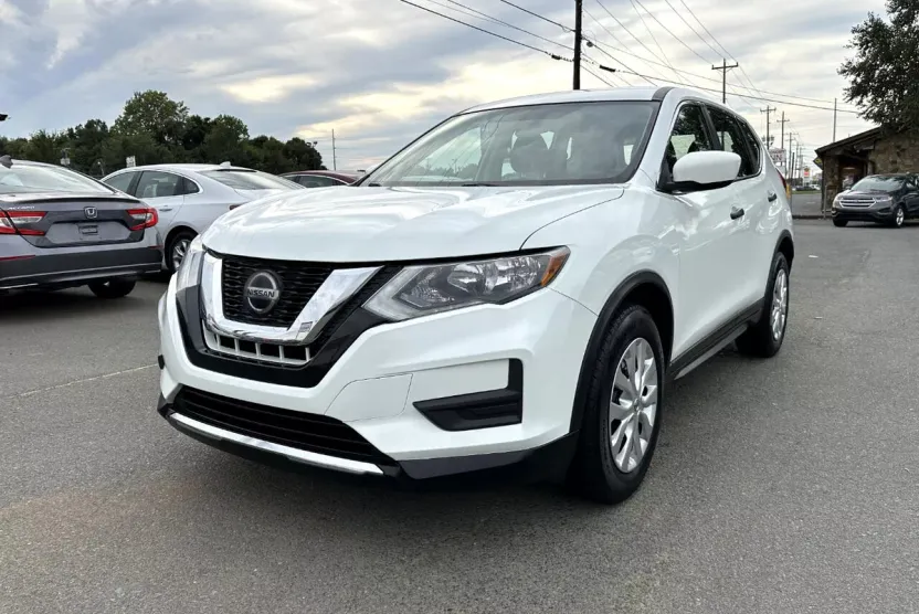 2018 Nissan Rogue S photo 1