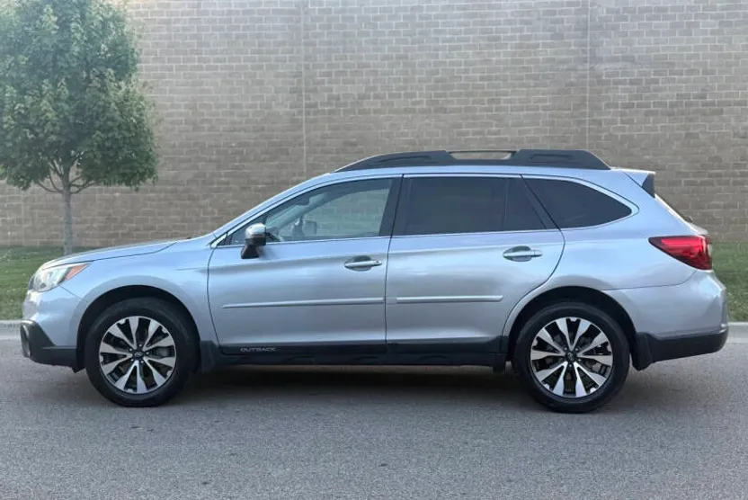 2016 Subaru Outback 2.5i Limited photo 1