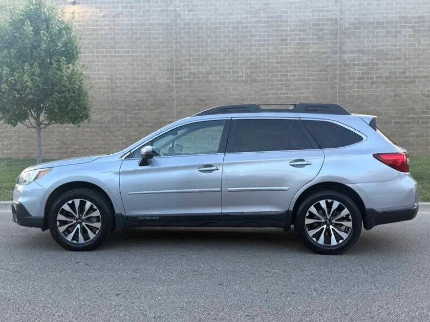 2016 Subaru Outback 2.5i Limited photo 1