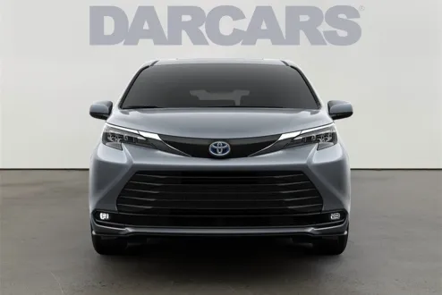 2025 Toyota Sienna XLE photo 2