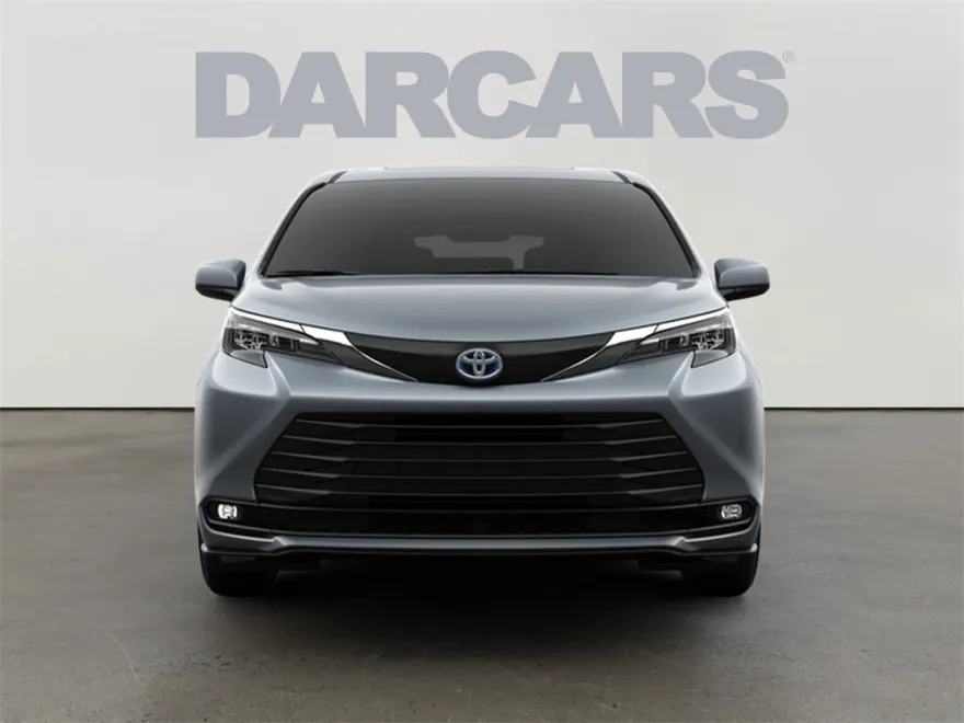 2025 Toyota Sienna XLE photo 2