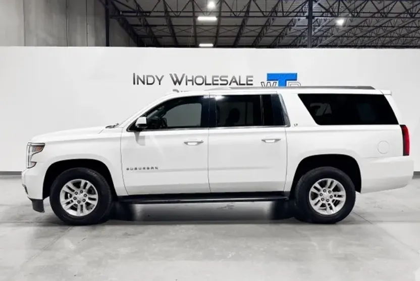 2018 Chevrolet Suburban LT photo 1