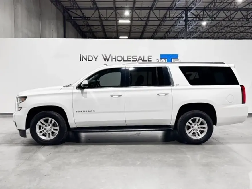 2018 Chevrolet Suburban LT photo 1