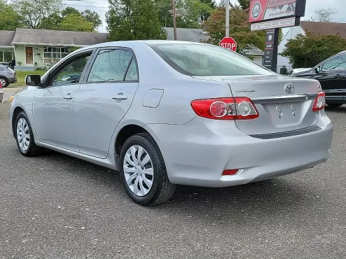 2012 Toyota Corolla LE photo 4