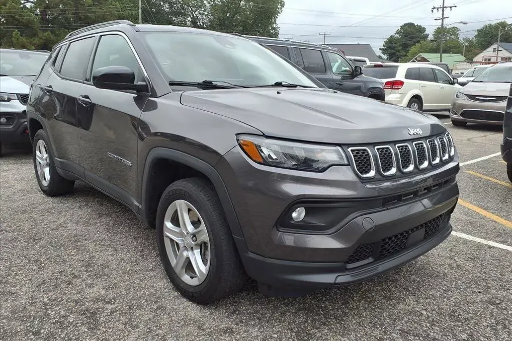 2023 Jeep Compass Latitude photo 1