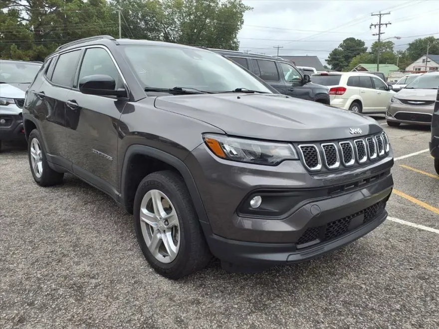 2023 Jeep Compass Latitude photo 1