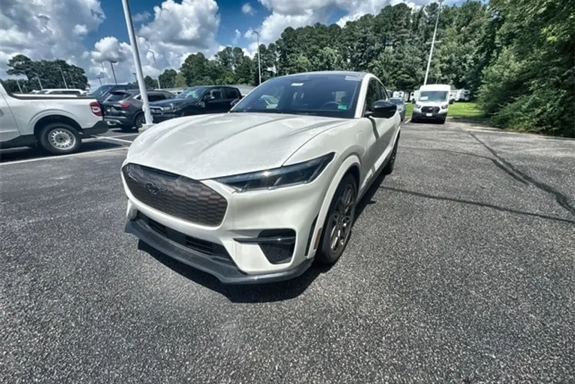 2025 Ford Mustang Mach-E GT photo 1