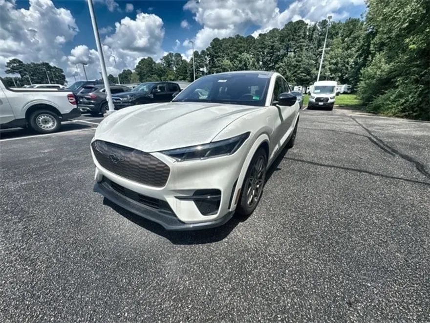2025 Ford Mustang Mach-E GT photo 1
