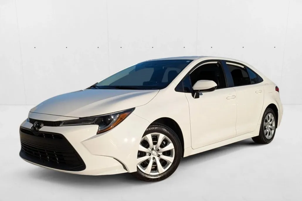 2024 Toyota Corolla LE photo 1
