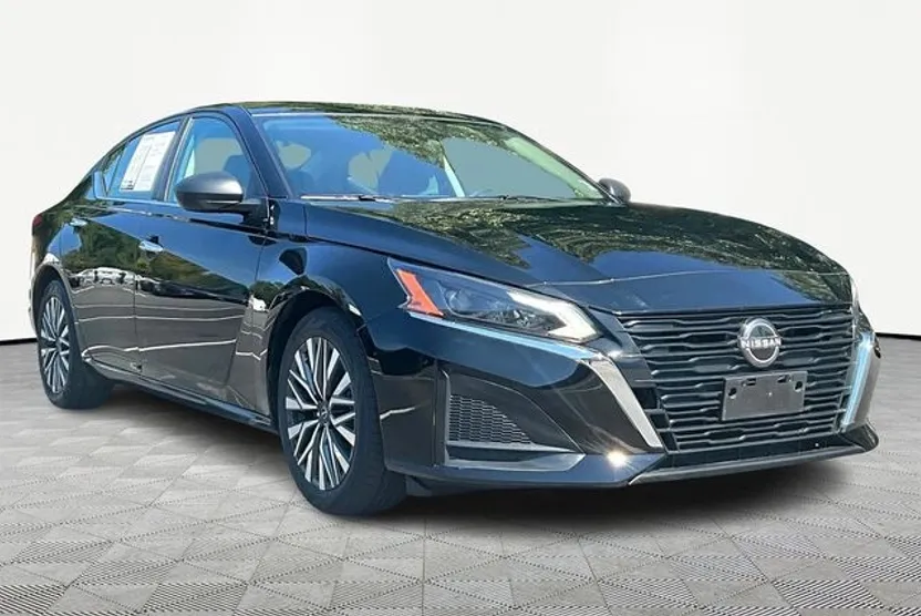 2024 Nissan Altima 2.5 SV photo 1