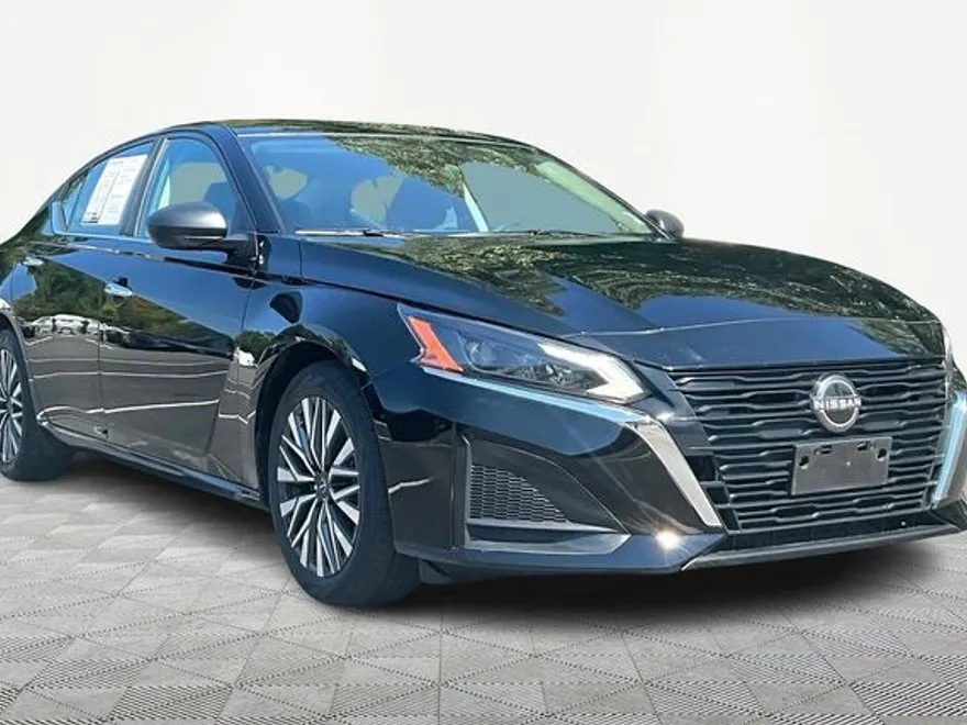 2024 Nissan Altima 2.5 SV photo 1