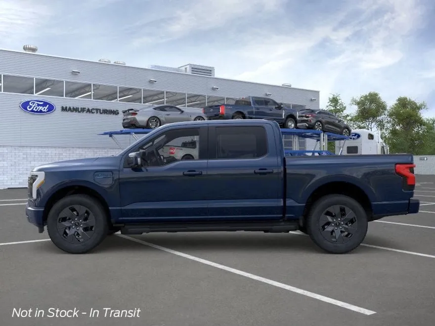 2025 Ford F-150 Lightning Lariat photo 1