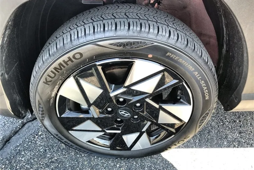 2025 Hyundai Kona SEL photo 1