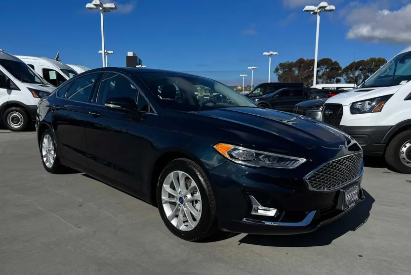 2020 Ford Fusion Plug-In Hybrid Titanium photo 1