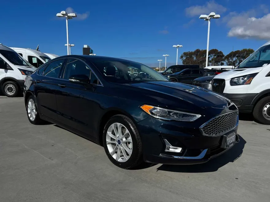 2020 Ford Fusion Plug-In Hybrid Titanium photo 1