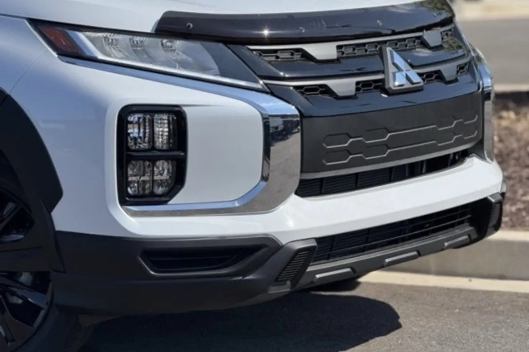 2025 Mitsubishi Outlander Sport ES SE LE photo 1