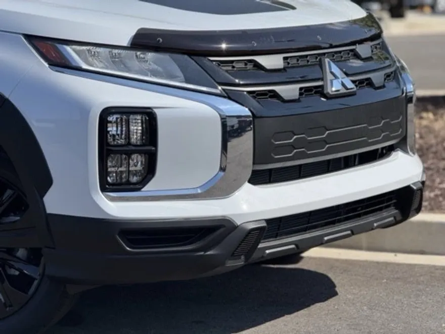 2025 Mitsubishi Outlander Sport ES SE LE photo 1