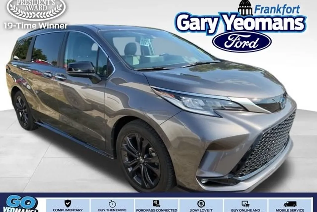 2022 Toyota Sienna XSE photo 1