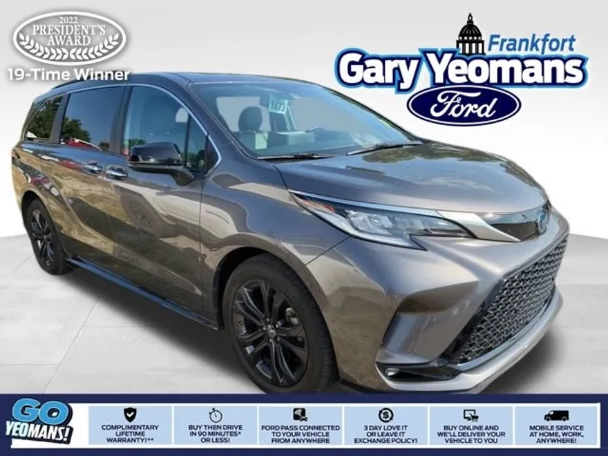 2022 Toyota Sienna XSE photo 1