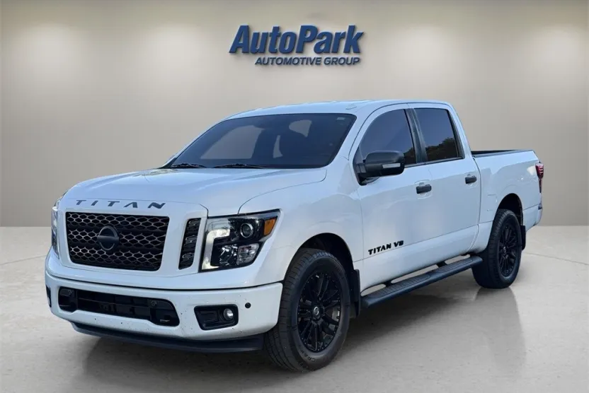 2018 Nissan Titan SV photo 1