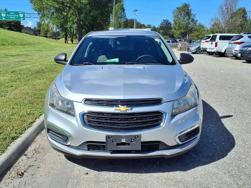 2016 Chevrolet Cruze LS photo 1